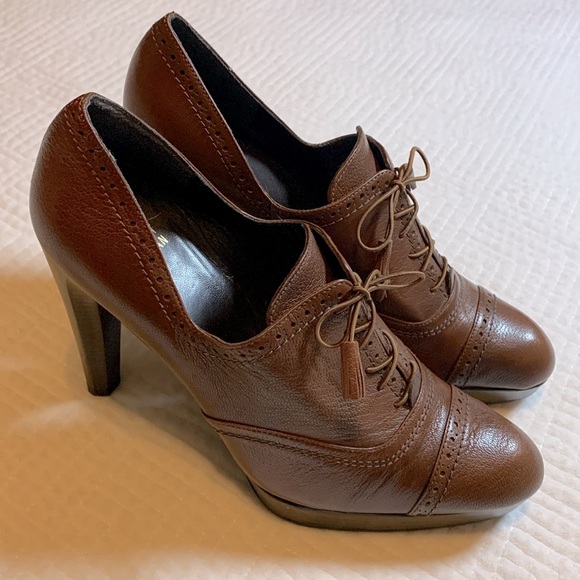 Stuart Weitzman Signore Oxford Lace Up Pumps, Hickory Cognac Brown, Size 10 - Picture 2 of 15